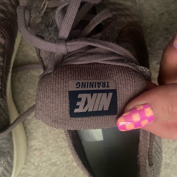 Nike shoes - Picture 2 of 7